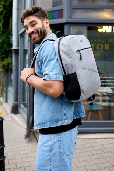 Duży, męski plecak na laptopa z portem USB - Peterson