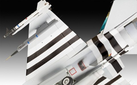 Model plastikowy samolot 50th anniversary f-16 falcon 1/32