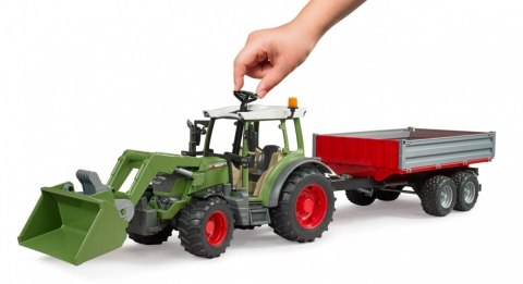 Ciągnik fendt vario 211 z ładowaczem czołowym i wywrotką