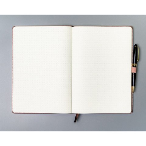 Notes w formacie B5 w różowym kolorze, zadrukowany w kropki i wyposażony w gumkę zamykającą - Peterson