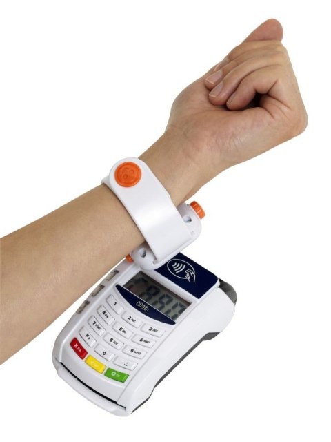Terminal płatniczy i smartwatch